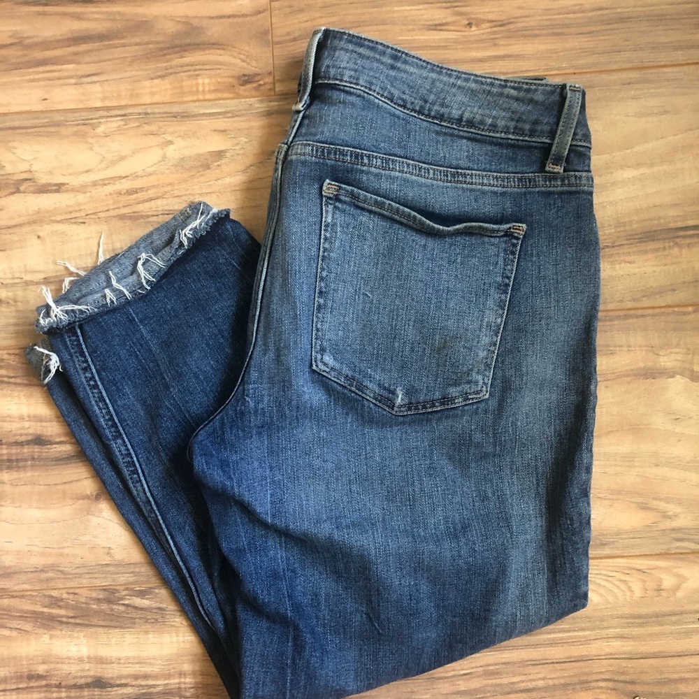 Distressed Boyfriend Jeans 👖